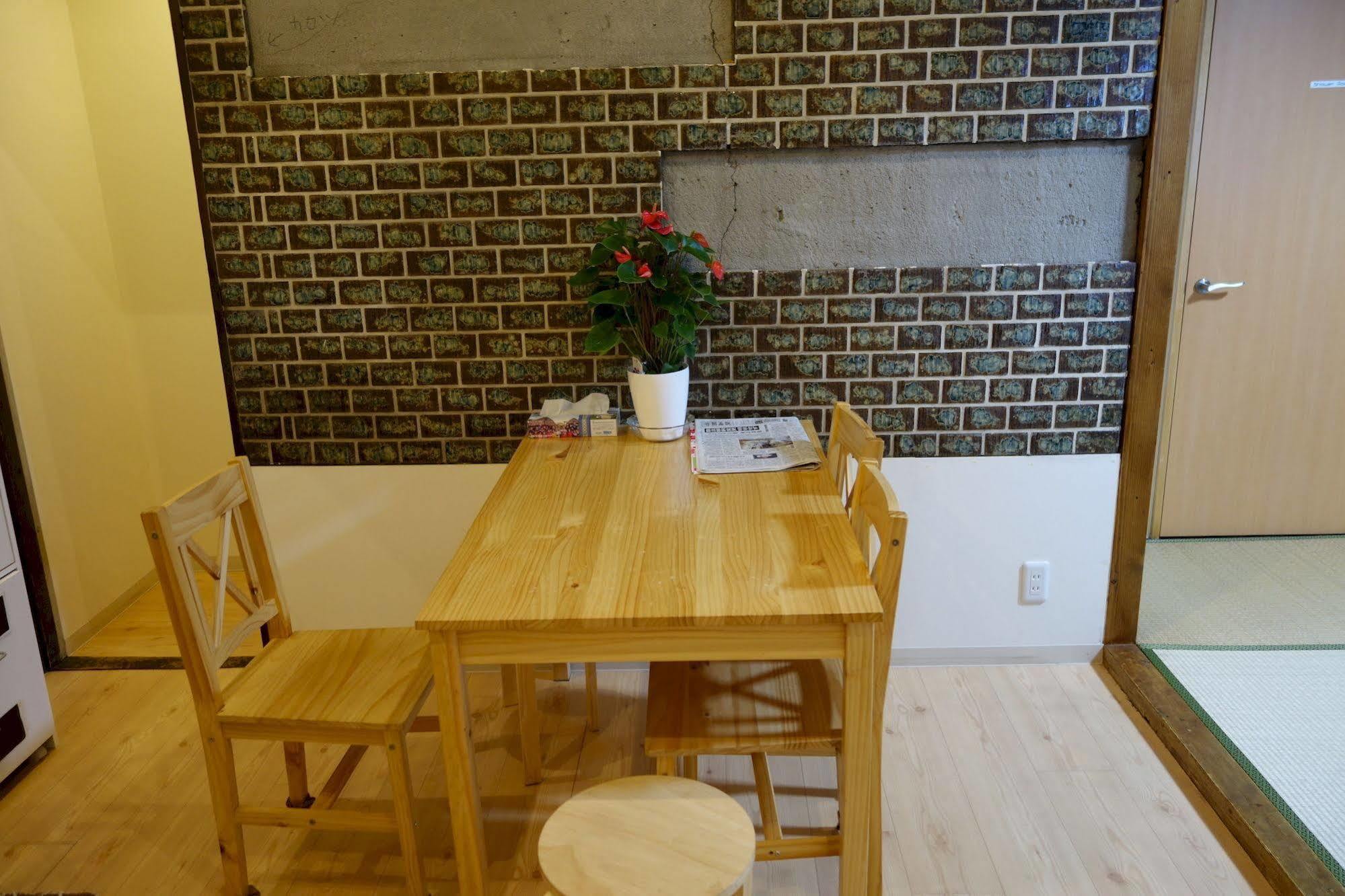 Guesthouse Akicafe Inn Hiroshima Extérieur photo
