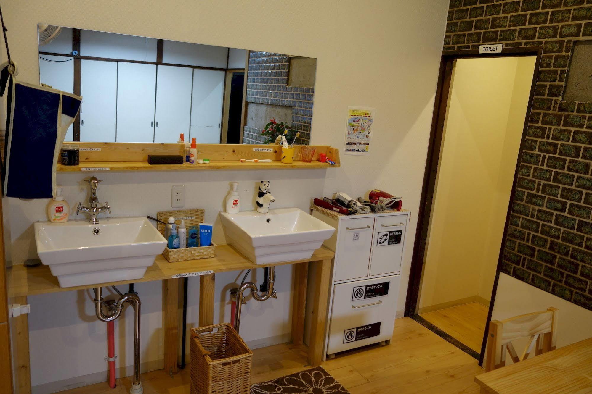 Guesthouse Akicafe Inn Hiroshima Extérieur photo