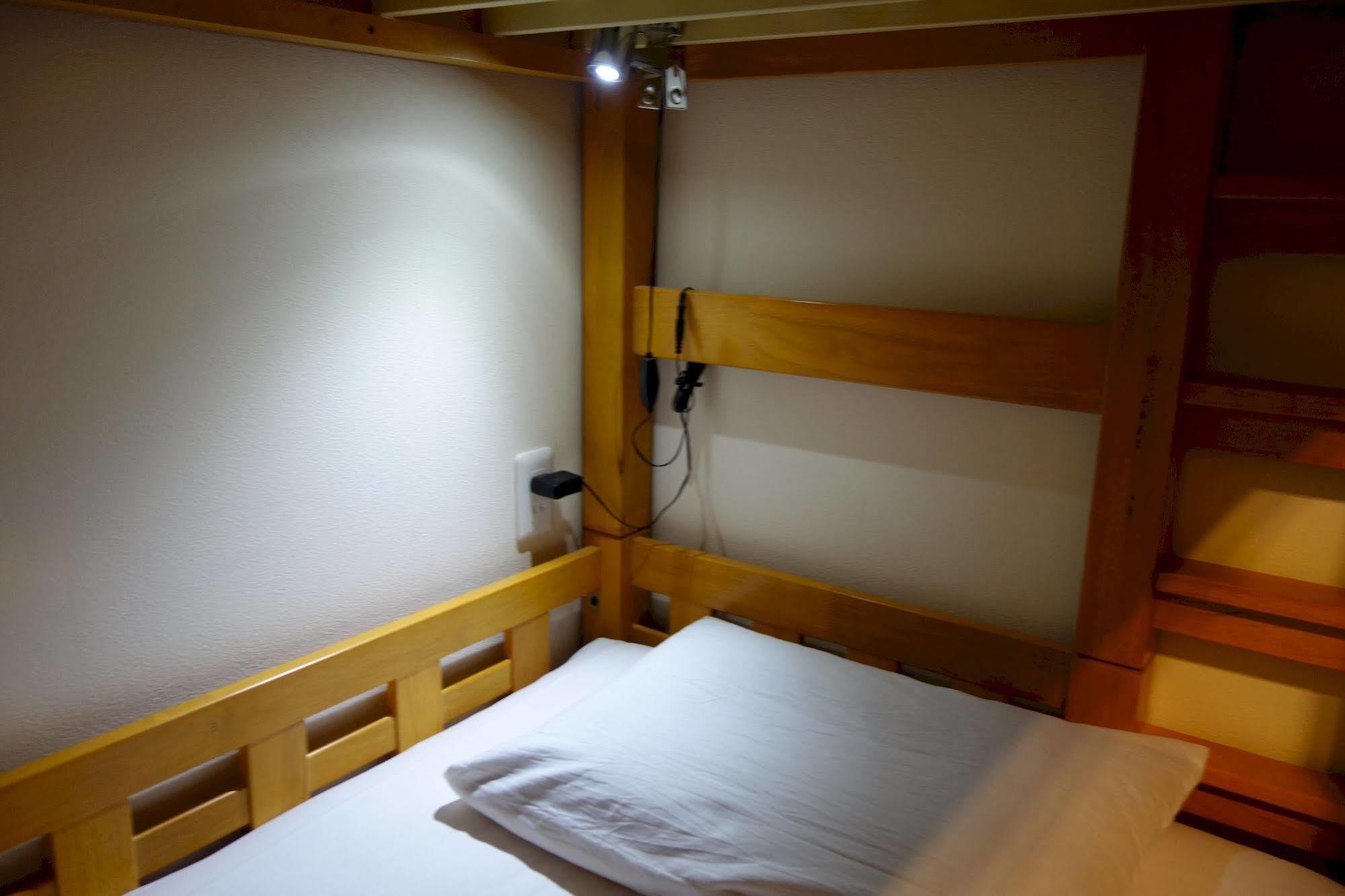 Guesthouse Akicafe Inn Hiroshima Extérieur photo