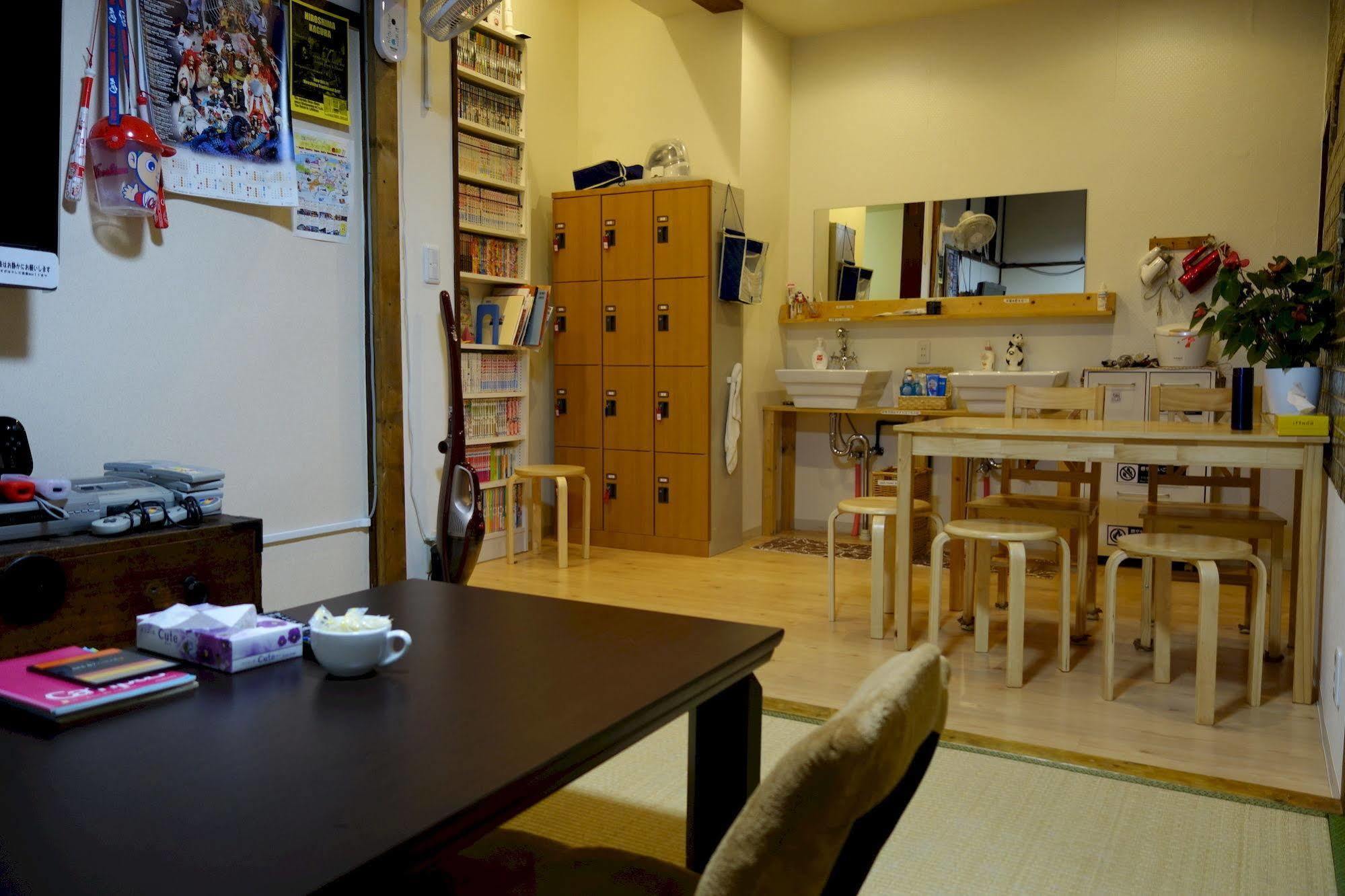 Guesthouse Akicafe Inn Hiroshima Extérieur photo